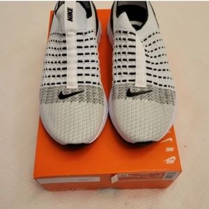 NWT mens Nike Phantom Run fly knit 2 sneakers size 7.5